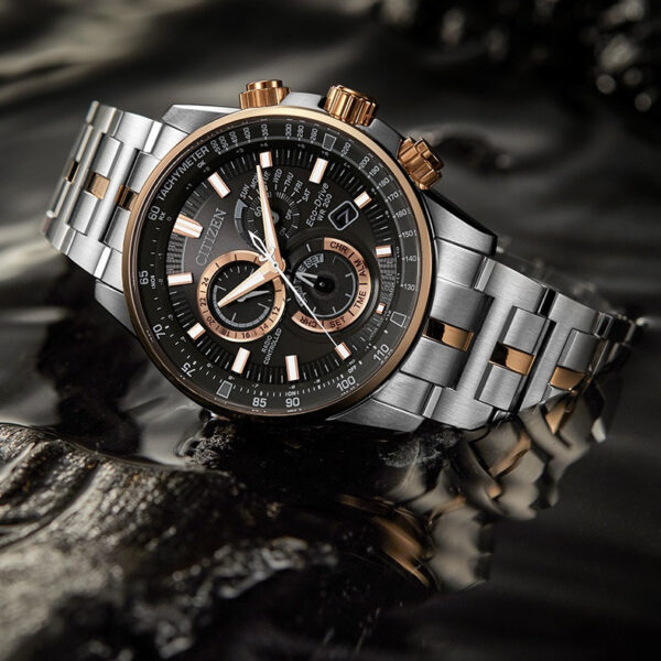 ساعت مچی مردانه سیتیزن مدل CB5886-58H یک ساعت دارای تقویم هفته با استایل کلاسیک که از مجموعه سیتیزن می باشد.