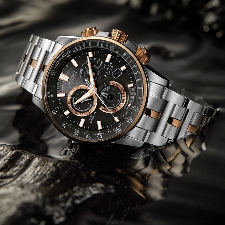 ساعت مچی مردانه سیتیزن مدل CB5886-58H یک ساعت دارای تقویم هفته با استایل کلاسیک که از مجموعه سیتیزن می باشد.