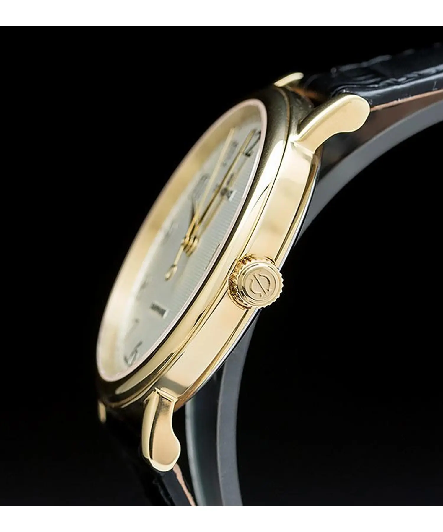 ساعت مردانه کاندینو مدل C4489/1، ساعتی کلاسیک و بند چرمی از این برند سوئیسی است. واچزاپ نمایندگی رسمی عرضه کاندینوهای اصل در کشور.