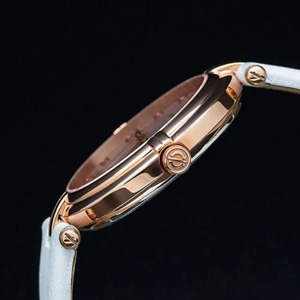 ساعت زنانه کاندینو مدل C4600/1، ساعتی کلاسیک و بند چرمی از این برند سوئیسی است. واچزاپ نمایندگی رسمی عرضه کاندینوهای اصل در کشور.