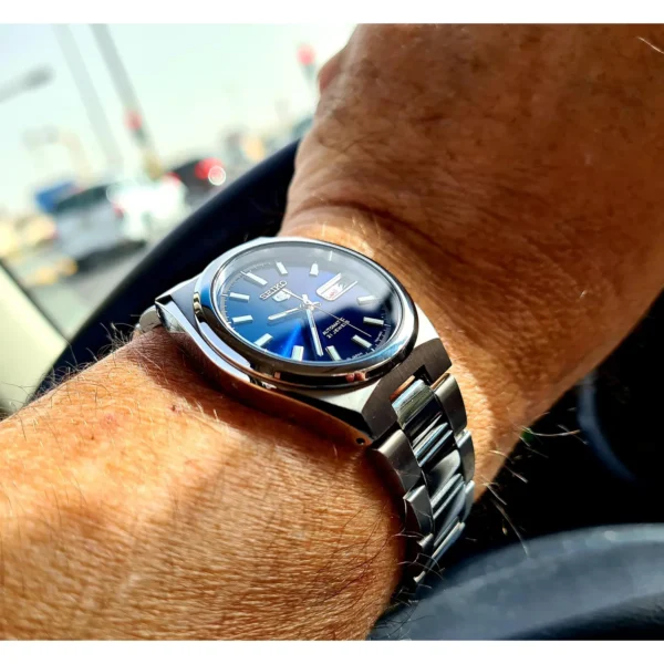 ساعت مردانه سیکو مدل SNKC51J1، ساعتی بند استیل کلاسیک از این برند مطرح ژاپنی است. واچزاپ نمایندگی رسمی عرضه سیکو اصل در کشور.